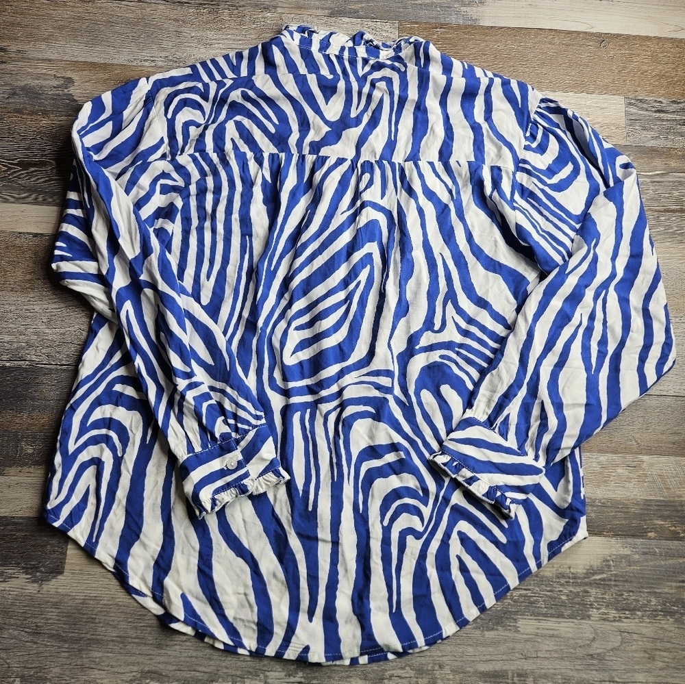 Orlinn Paris Blue and White Zebra pattern Blouse Ruffle Neck & Cuffs - Picture 8 of 12